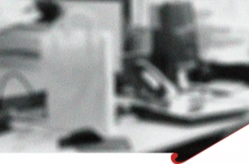 «Менеджер» vs. «девочка»