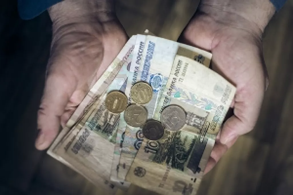 Экономический кризис свел на нет рост зарплат в России