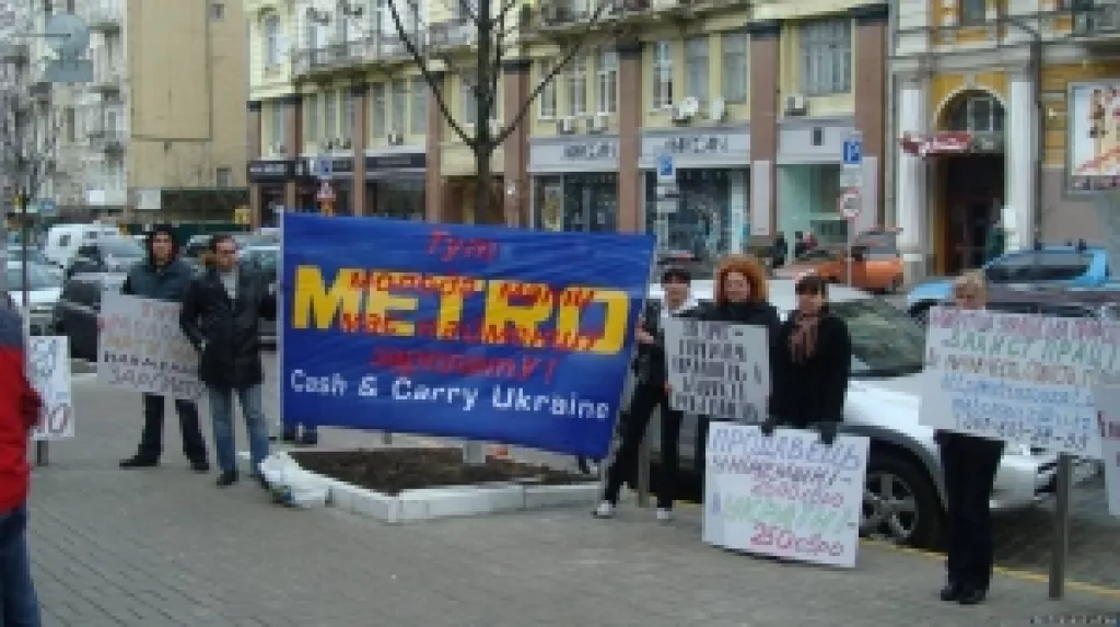 Под окнами посла Германии в Киеве протестовали работники одного из гипермаркетов