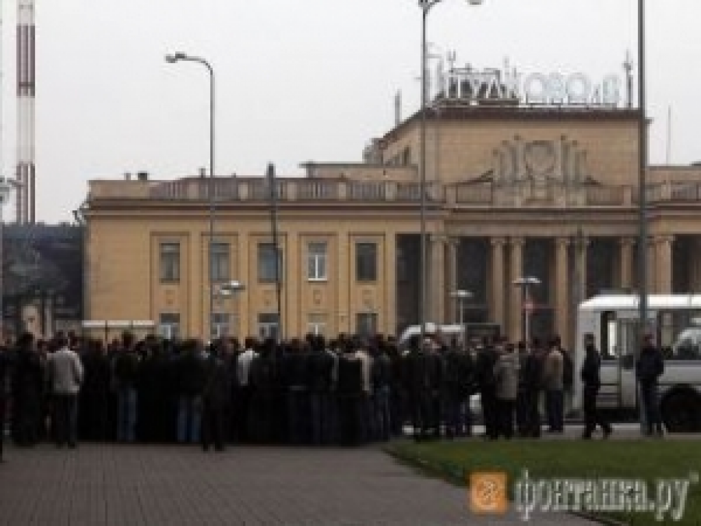 Работникам аэропорта Пулково запретили митинговать