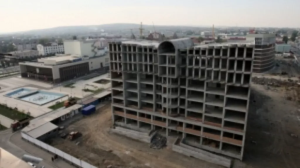 В Грозном строители ушли со стройки на улицу